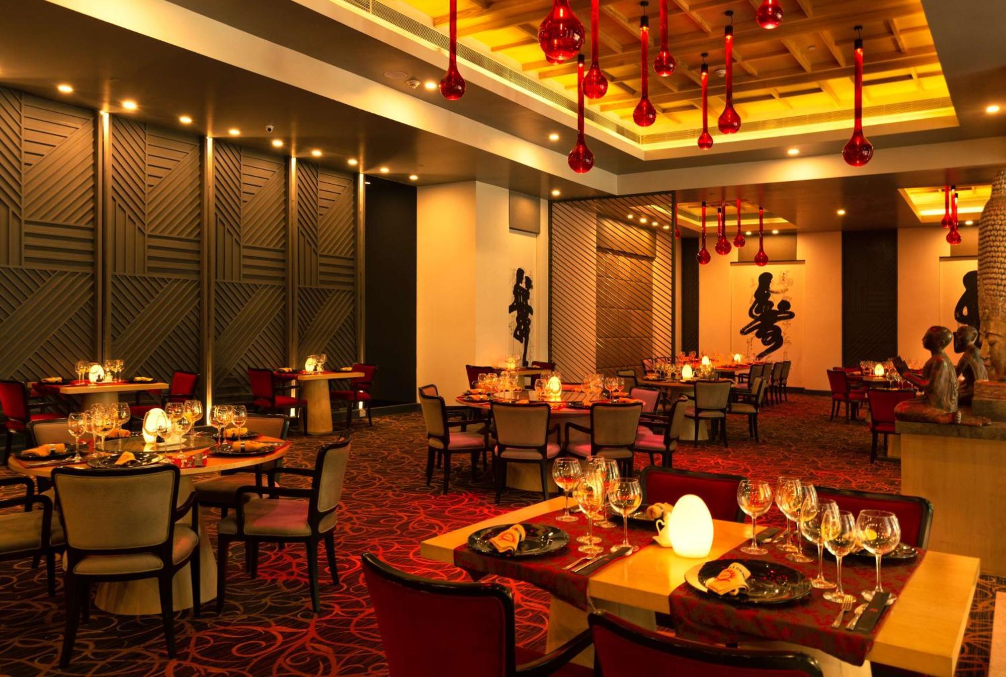 Radisson Blu Bengaluru Outer Ring Road Hotel Buitenkant foto