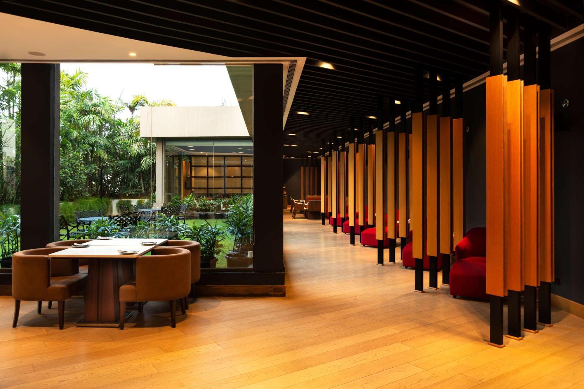 Radisson Blu Bengaluru Outer Ring Road Hotel Buitenkant foto
